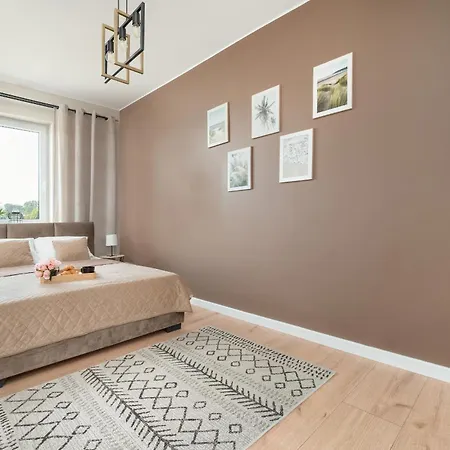 Przestronny Z Parkingiem We Władysławowie By Renters